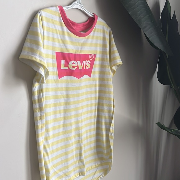 Girls Levi’s Tee - Picture 2 of 4